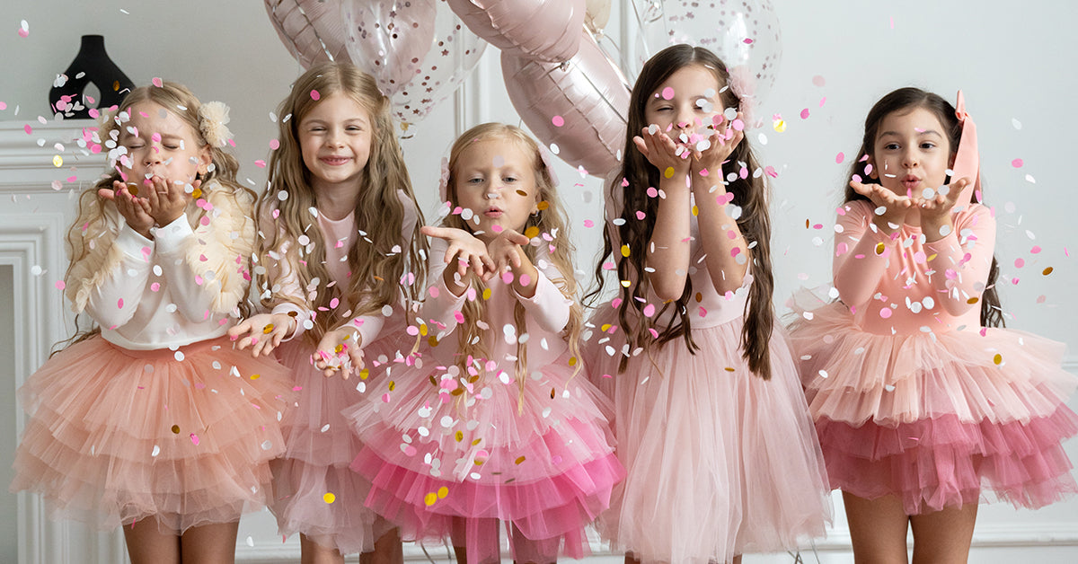 Okul Etkinliklerinde Parlayan Mini Stil: Tütü Elbiselerle Kombin Fikirleri